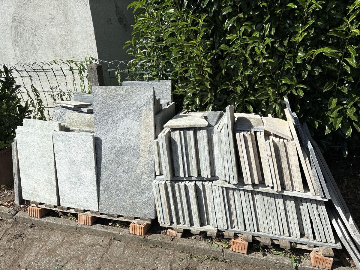 Rivestimenti per pavimenti: Schöne Natursteinplatten gebraucht – Usato da Neuenegg venduto da recob