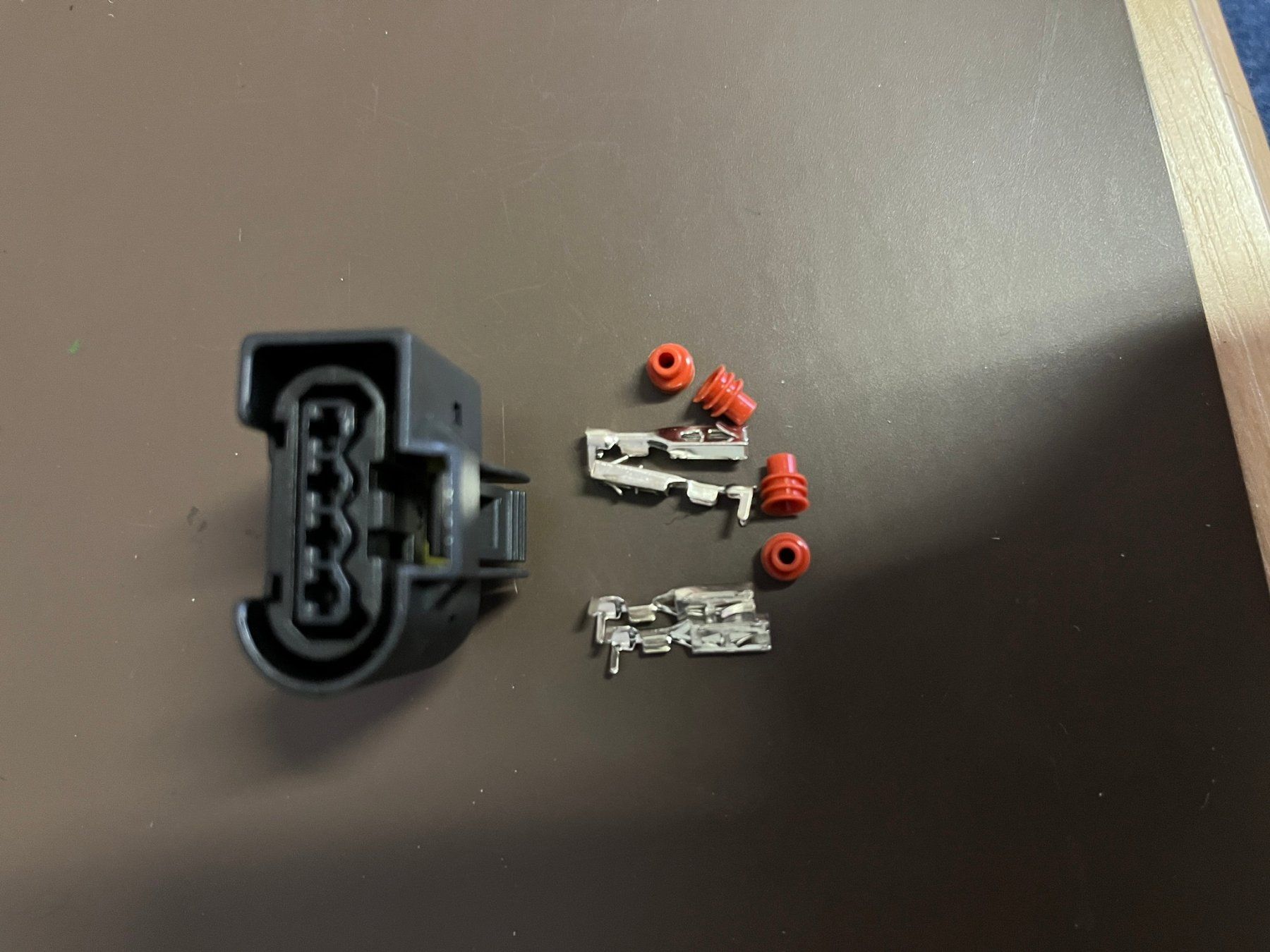 Tutti pezzi di ricambio auto: 4-poliger wasserdichter Kfz-Stecker, Zündspulenstecker, – Usato da Suhr venduto da bertone64