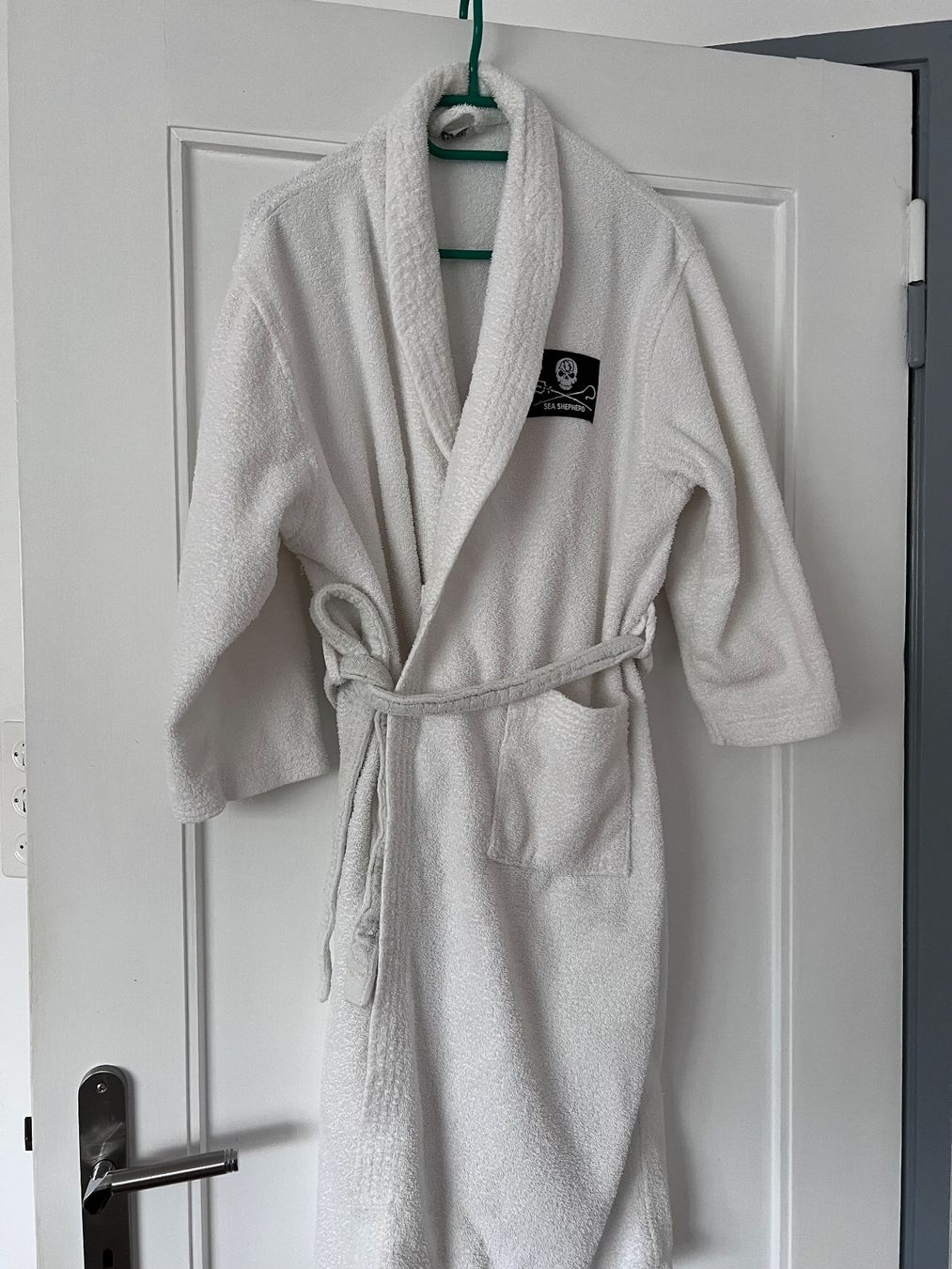 Accappatoi: Bademantel aus Baumwolle mit Sea Shepherd Patch – Usato da Steckborn venduto da Holiday66