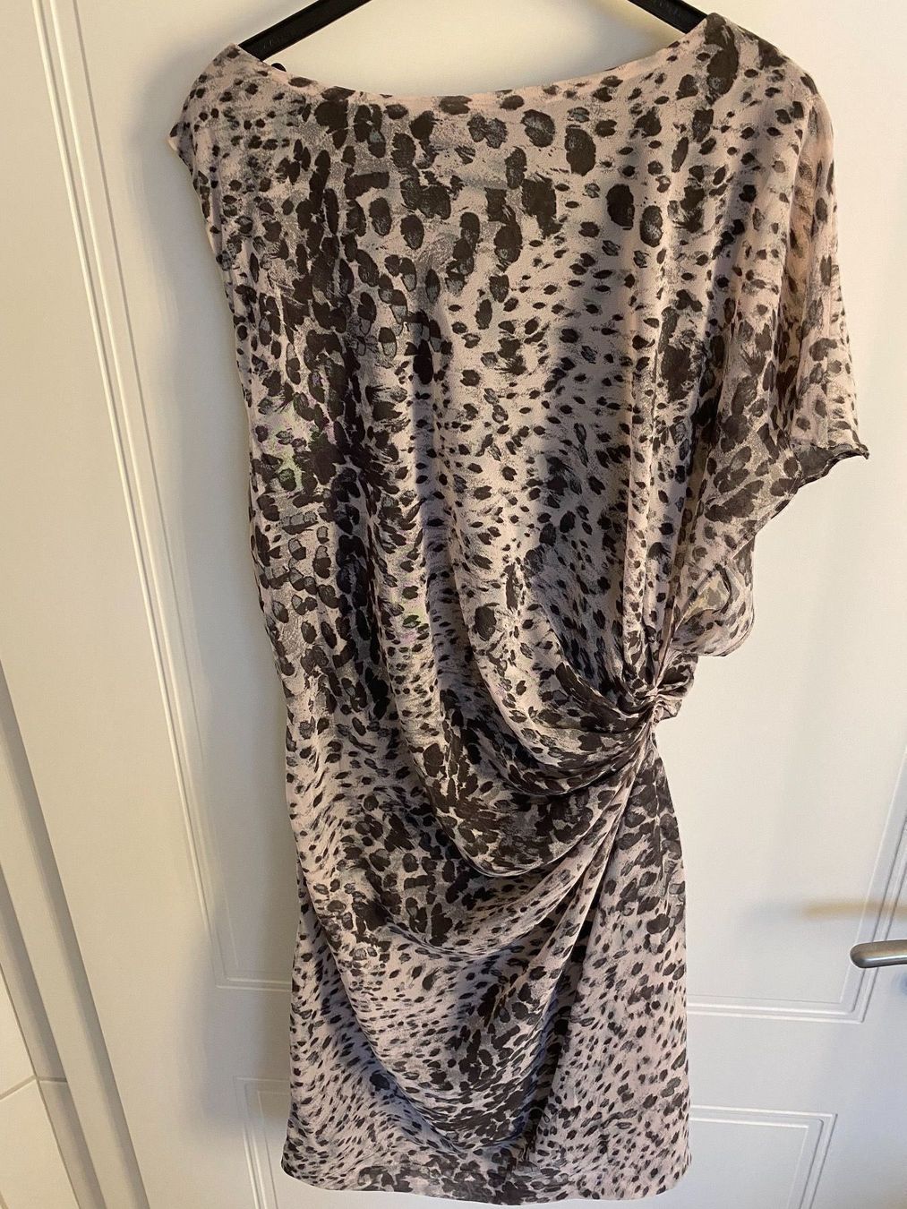 Guess Vestiti: Guess Jaguar Kleid, Einheitsgrösse (S/M) – Nuovo (secondo la descrizione) da Ruggell venduto da sam_ly9m 1