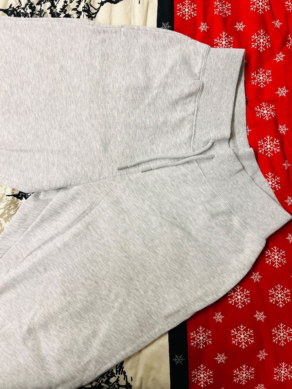 Pantalons: FB Sister Sweatpants Grey Size L used – Neuf (Voir description) à Fribourg par FUJAY-AT123 1