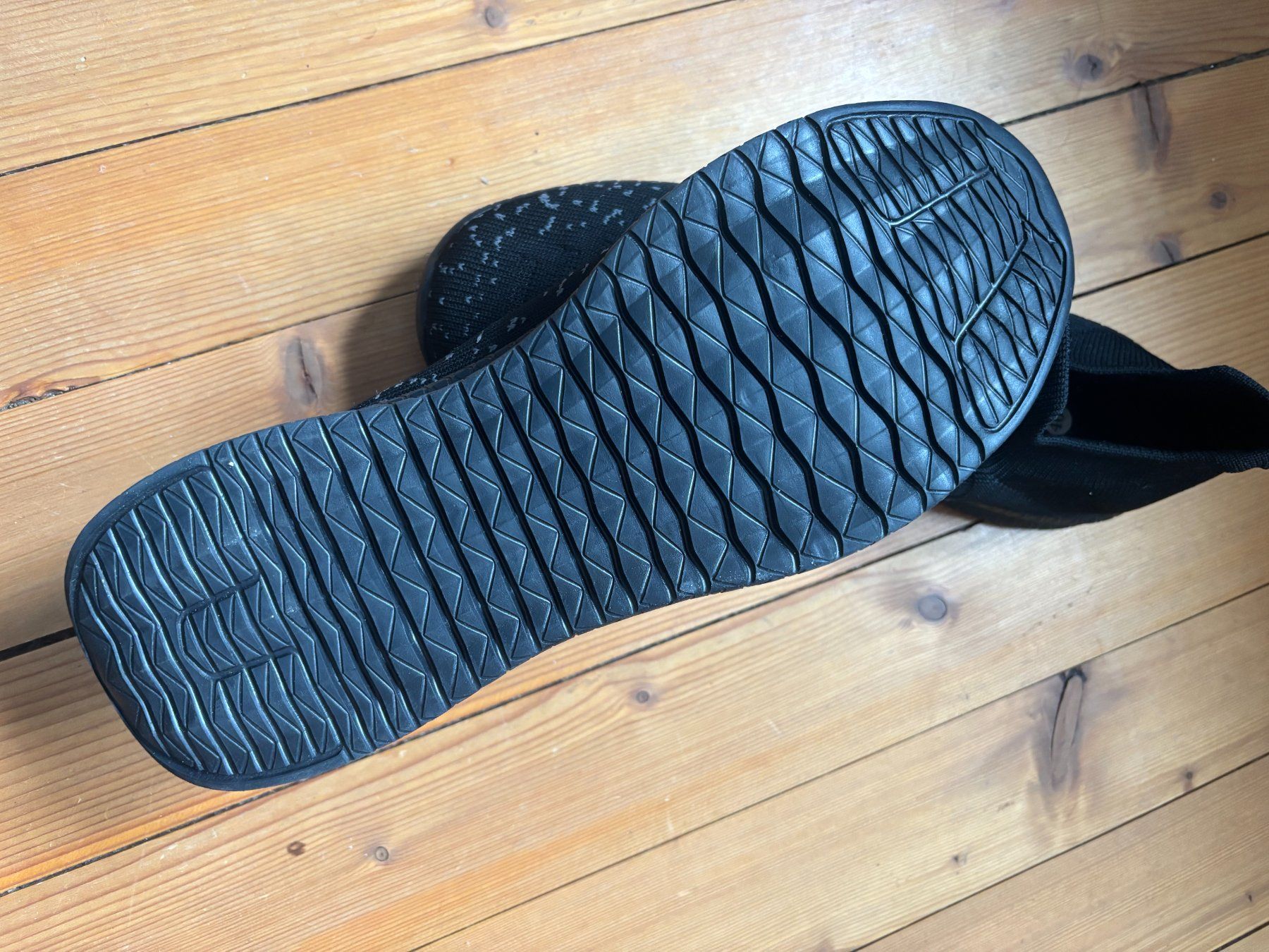 Herrenschuhe: Schwarze Slip-On Sneaker, Grösse 46, neu – Neu und originalverpackt aus Winterthur von Schneuzi 1