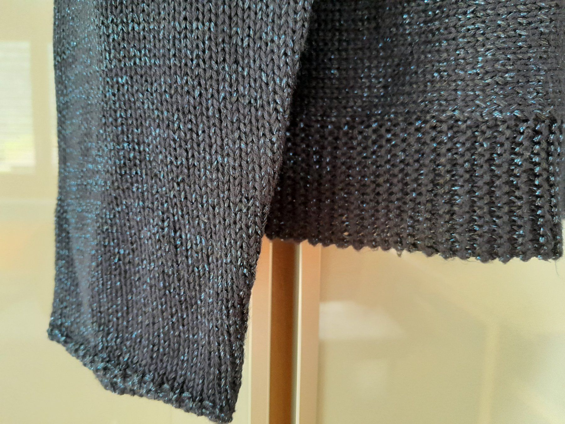Maglioni & Felpe: Pull bleu nuit brillant M neuf – Nuovo (secondo la descrizione) da Charmey (Gruyère) venduto da Laulau.sansan 2