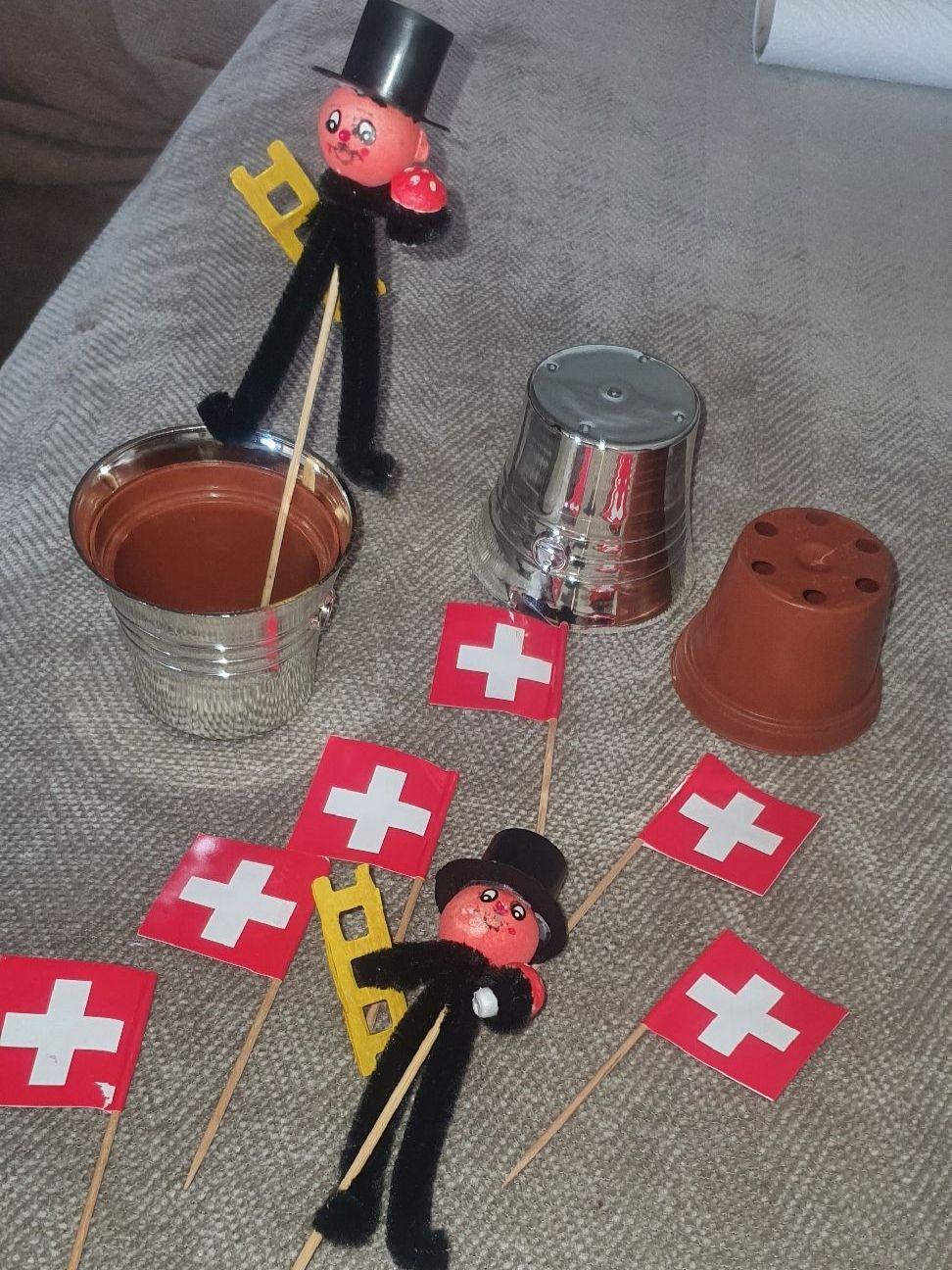 Coop Alle Dekorationen: Glücksbringer, Schornsteinfeger, 1.August Schweizer Flaggen – Neu (gemäss Beschreibung) aus Zollikerberg von Nice_Name 6