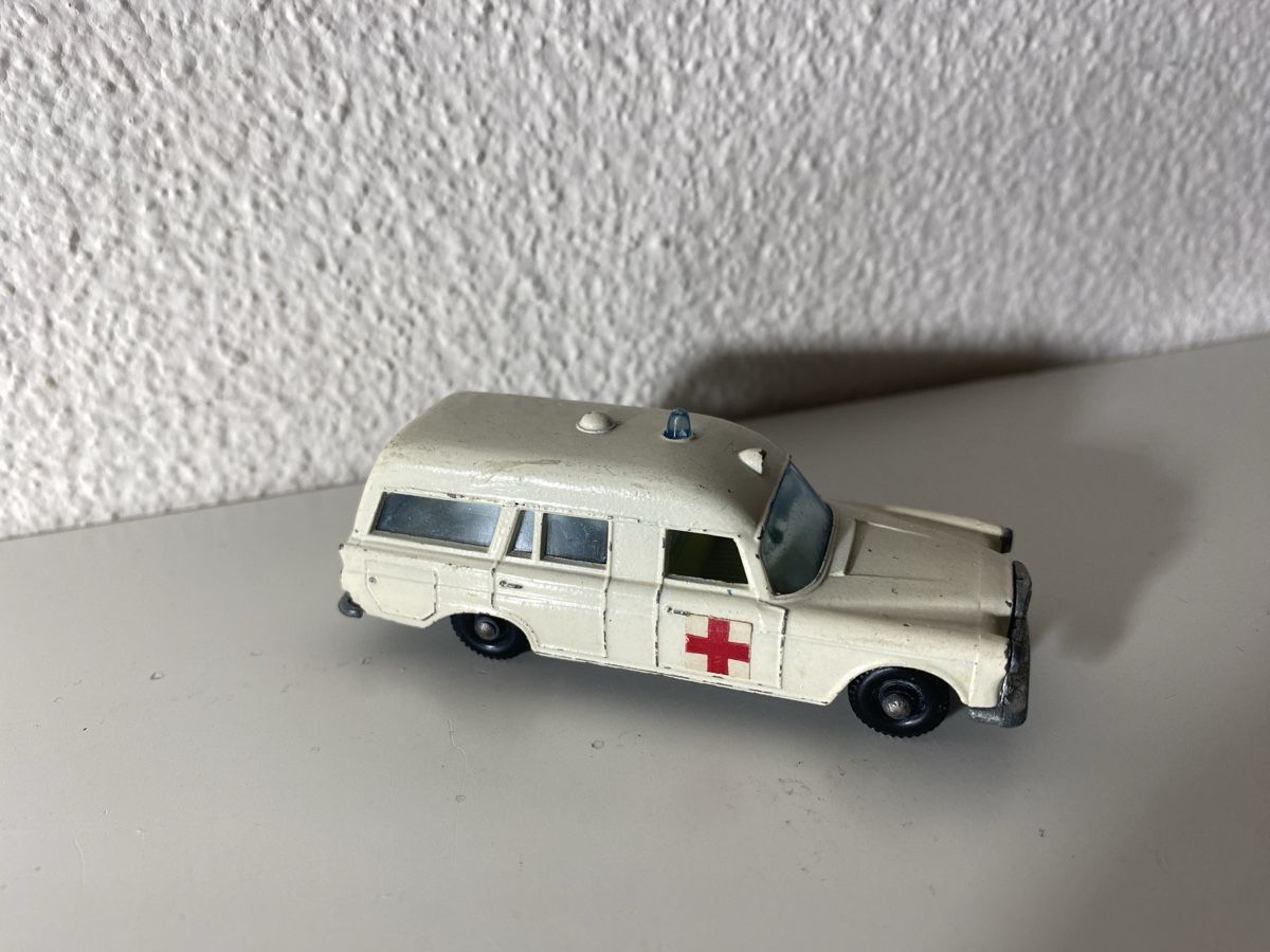 Lesney Modellini d'auto: Lesney ambulance – Usato da Winterthur venduto da ben_9vxx