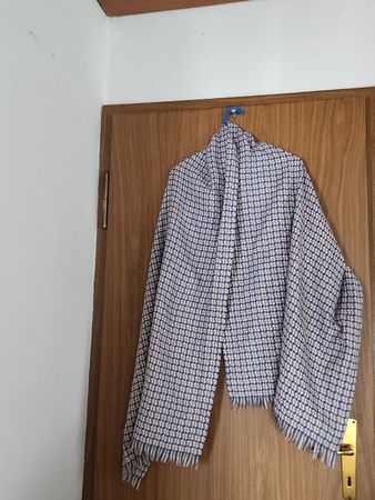 Écharpe en cachemire motif pied-de-poule bleu et beige