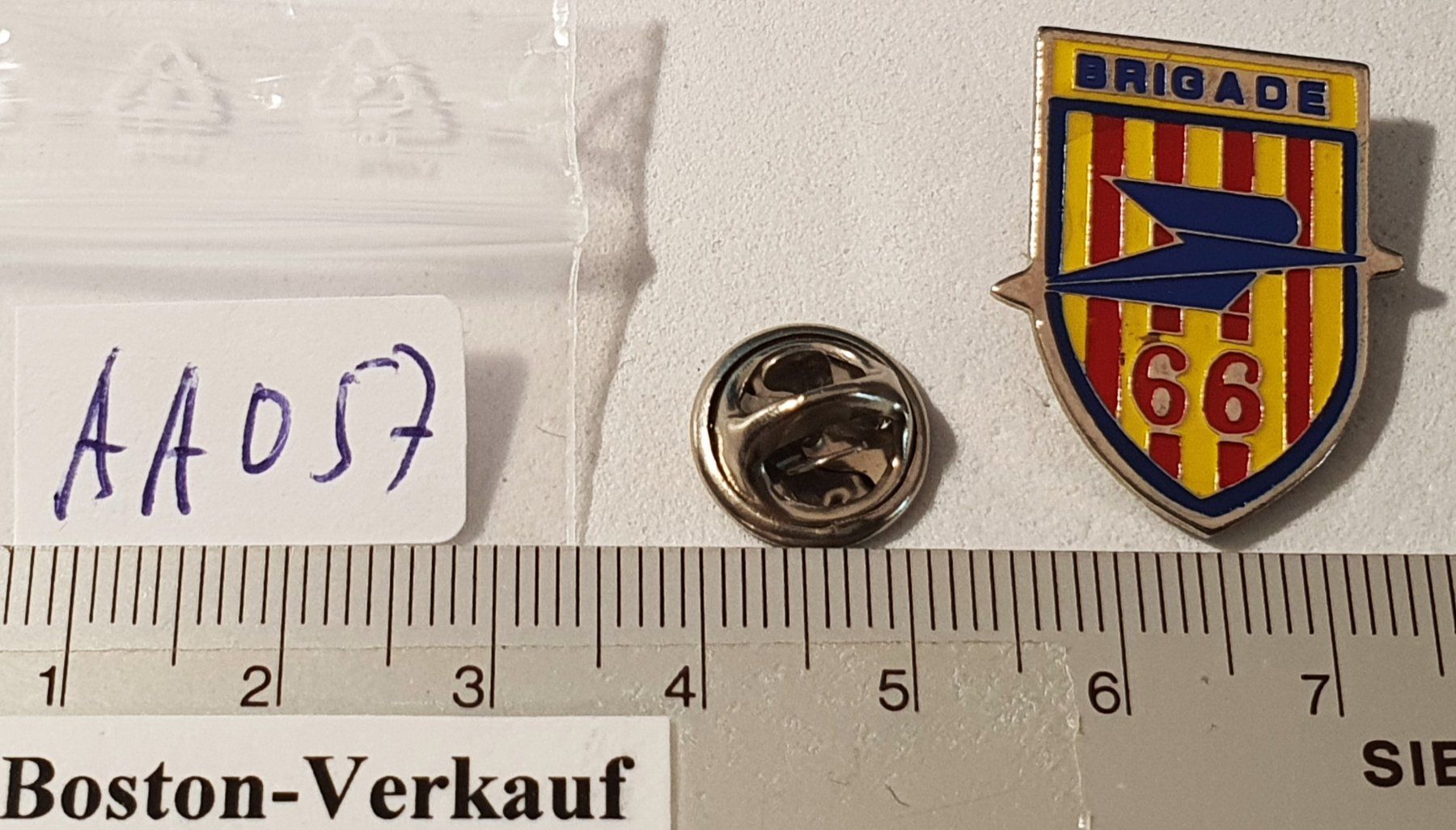 Placchette & Badge: AA057 - Pin BRIGADE 66 Wappen – Usato da Reinach BL venduto da Boston-Verkauf 1