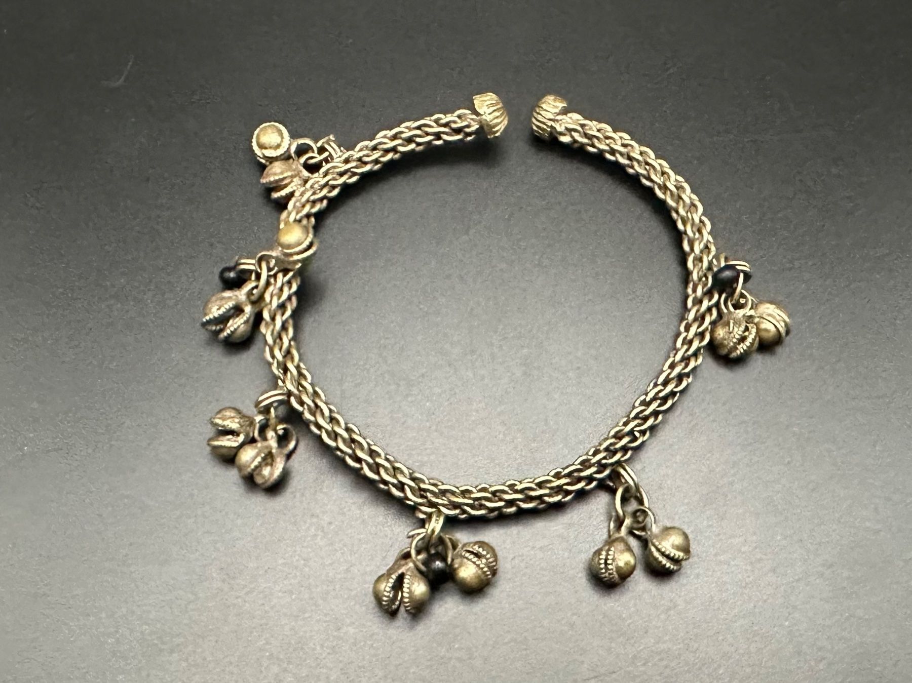 Bracciali & Braccialetti: Antikes Armband mit Anhängern, Messing – Usato da Lamone venduto da LaCantinaMagica 4