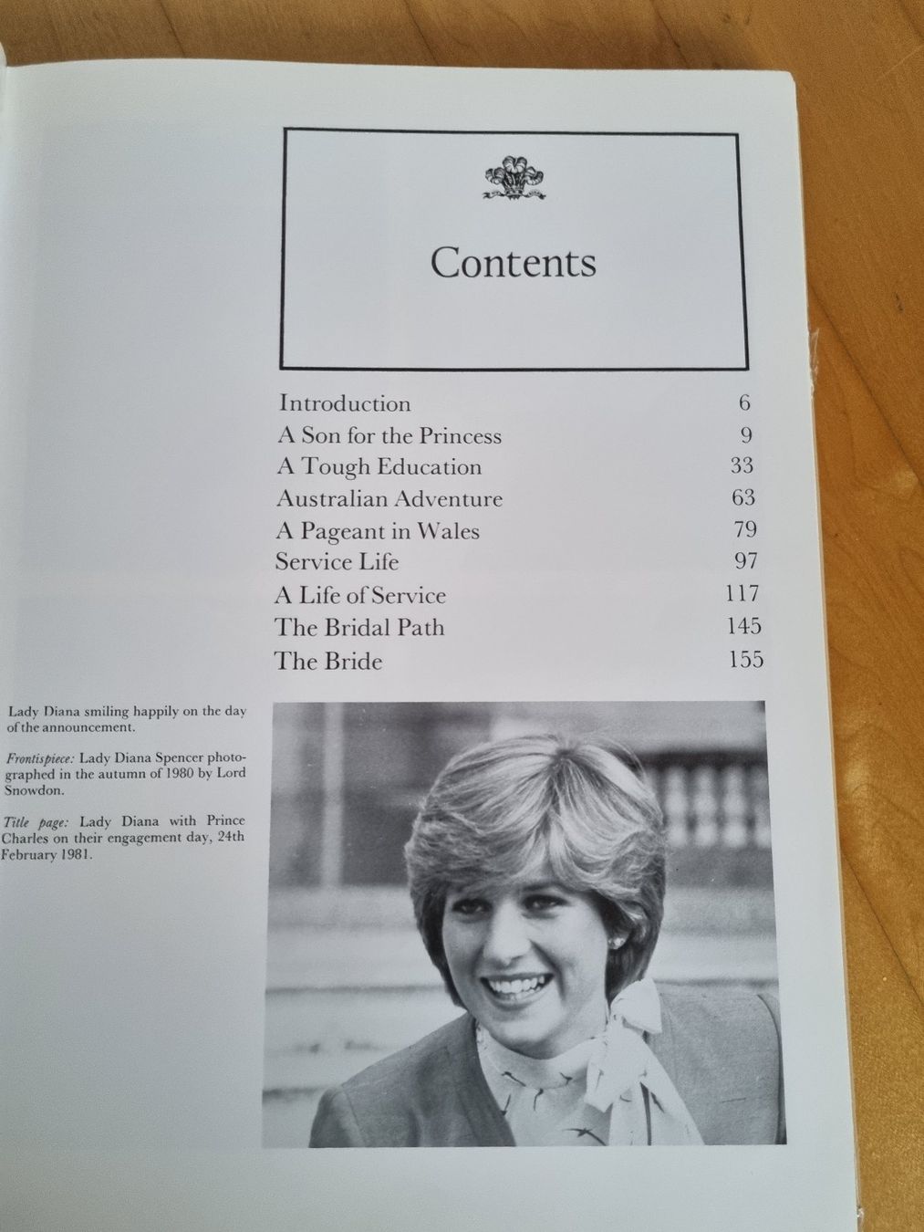 Livres: Debrets Book The Royal wedding – D'occasion à Feusisberg par Vanessa_Jane 2
