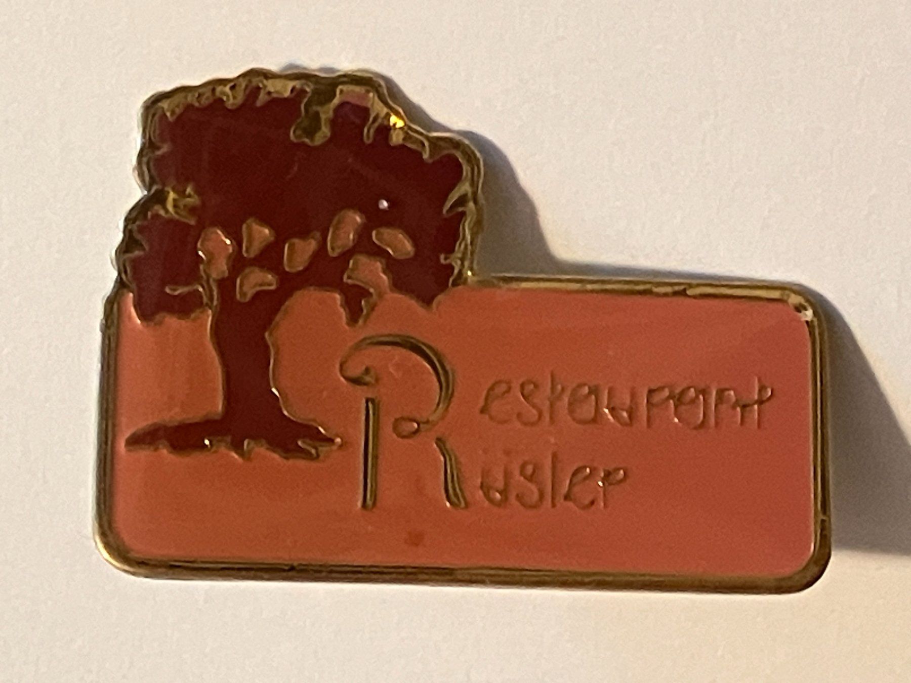 Placchette & Badge: 1 Pin Restaurant Rüsler – Usato da Basel venduto da djwwpp