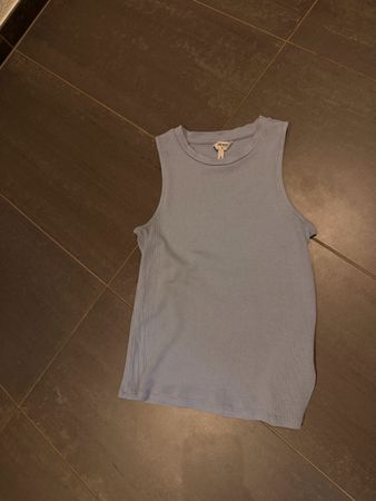 Hellblaues Top