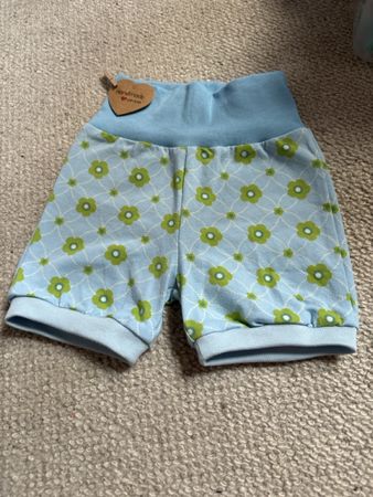 Neue Handmade Pumphose kurz 74/80
