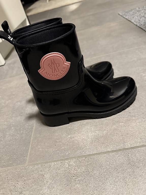 Moncler Scarpe da donna: Moncler Stiefel – Nuovo (secondo la descrizione) da Wittenbach venduto da janine37