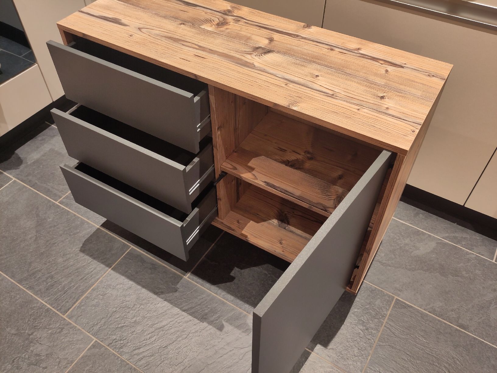 Cassettiere: Kommode, Sideboard – Usato da Zäziwil venduto da Nilix8 2