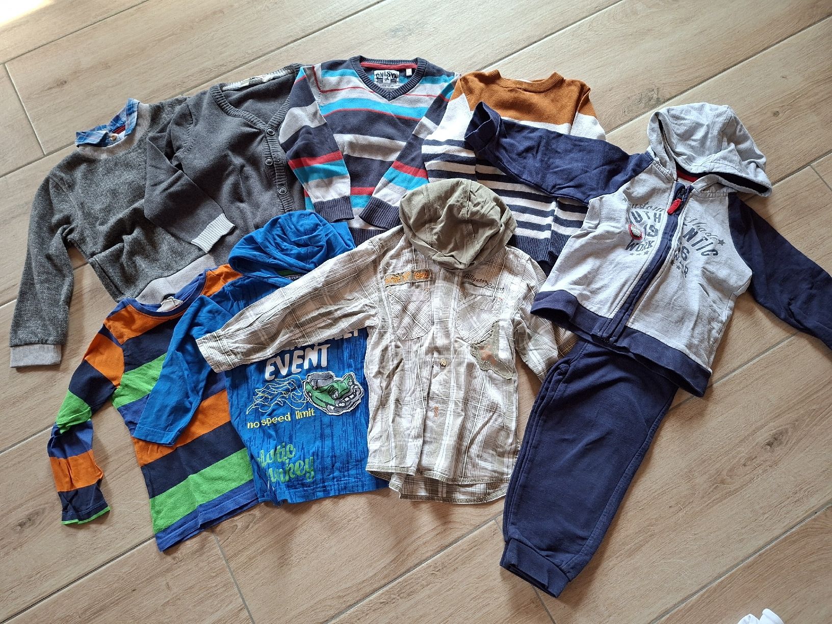 Ensembles coordonnés: Kleiderpaket Junge Gr.98 – D'occasion à Schüpfheim par lin_p7wr 2