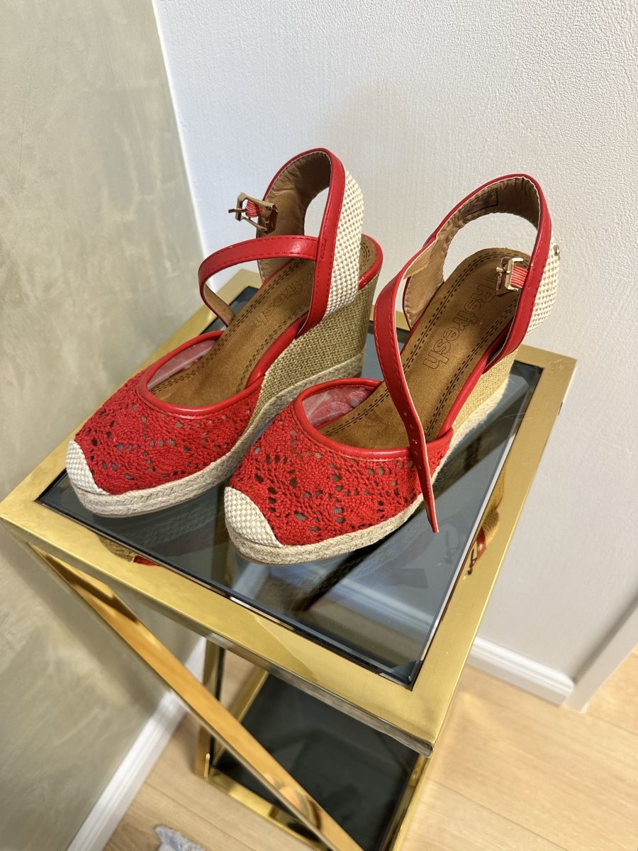 Chaussures femmes: Sandalen Gr:38 Neu – Neuf avec emballage d'origine à Sevelen par Stopglobal. 1