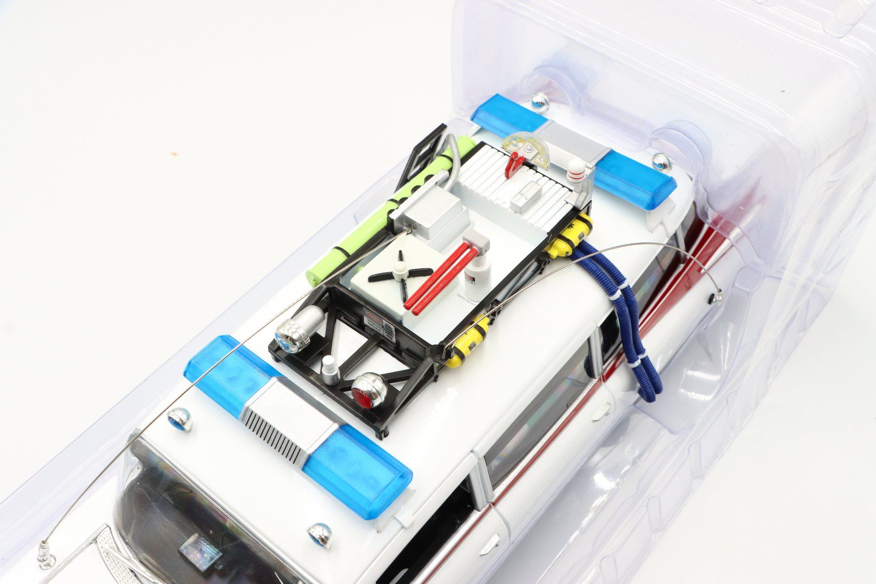 Cadillac Modellini d'auto: Cadillac Ecto-1 1959 Ghostbusters 1:18 AutoWorld – Nuovo e nell'imballaggio originale da Bühl b.Aarberg venduto da modelldiecast 8