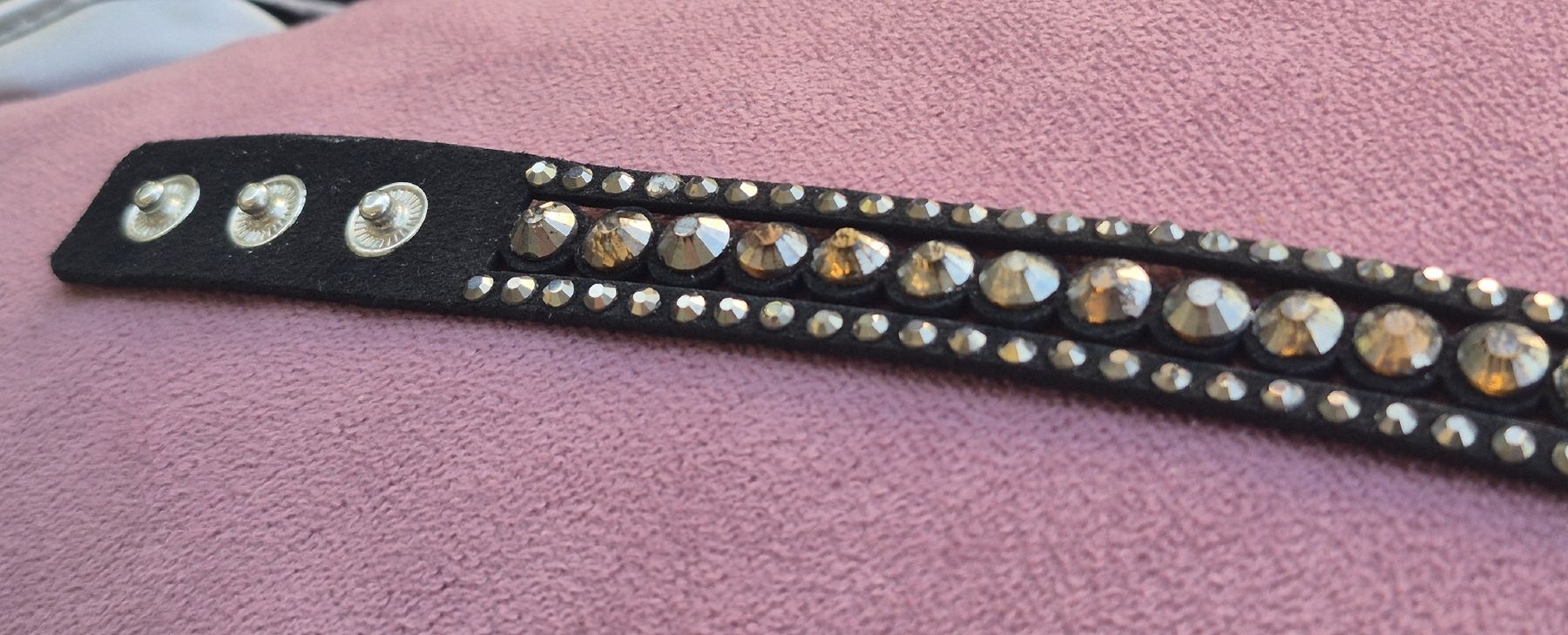 Bracciali & Braccialetti: Bracciale  nero con strass multipli – Usato da Giubiasco venduto da Stefaniav 1