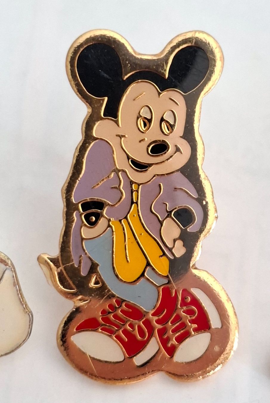Placchette & Badge: 6 Disney Pins, Donald Duck und Mickey Mouse – Usato da Opfikon venduto da Diversamente 5
