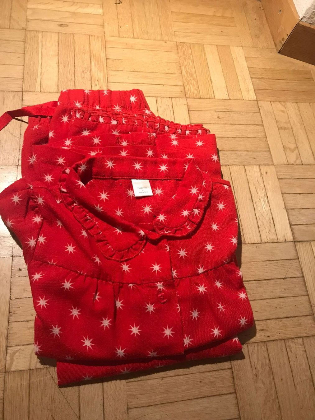 Gap Pigiama & Simili: Rotes langes Pyjamas mit Sternen, Gap Kids, Grösse 116 – Usato da Zürich venduto da strampli1216 1
