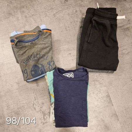 Kinderbekleidung T-Shirts und Hosen Grösse 98/104