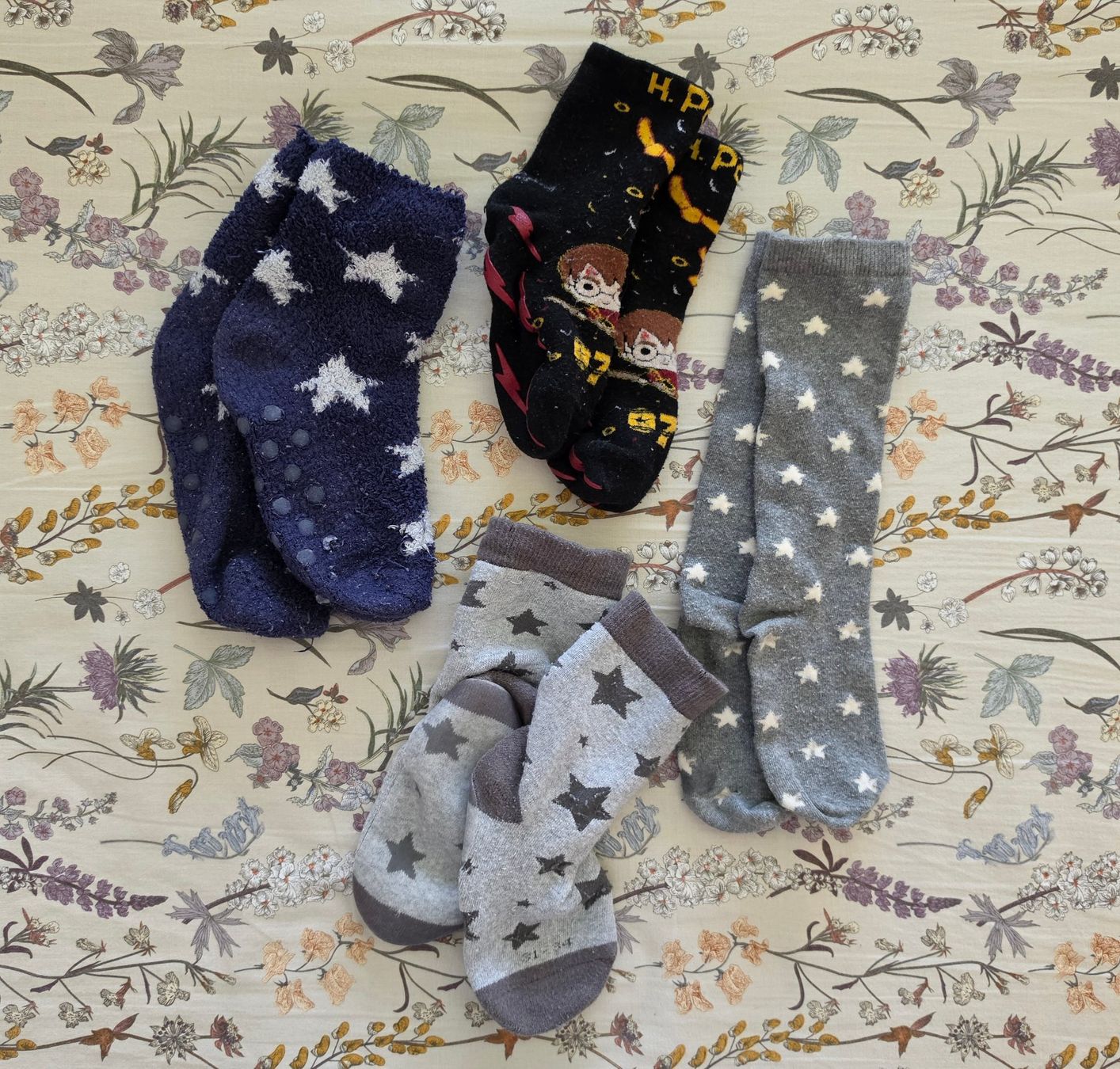 Socken für Kinder: 5 Paar Antirutschsocken Gr. 31-34 – Gebraucht aus Zürich von Pemberleys