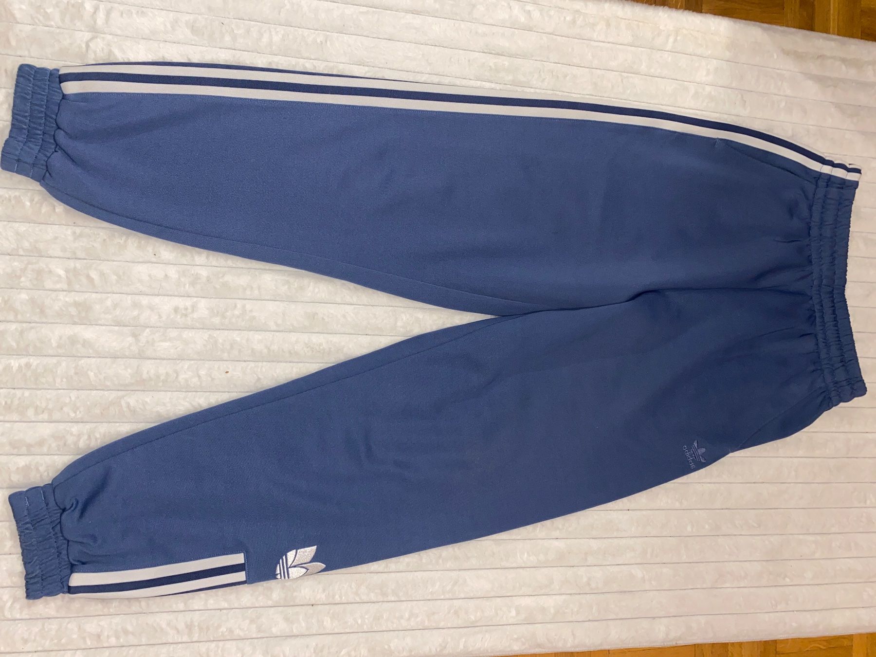 Adidas Hosen: Training Adidas – Gebraucht aus Vevey von nej_5ynb