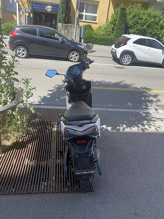 Veicoli elettrici: E-Roller Vengo Leo 45/kmh  – Usato da Zürich venduto da ER- 5