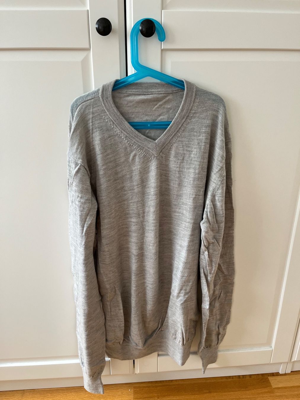 Pullover & Sweatshirts: Dünner Herren Pullover in grau, Gr. M/L – Gebraucht aus Arlesheim von Eli_77