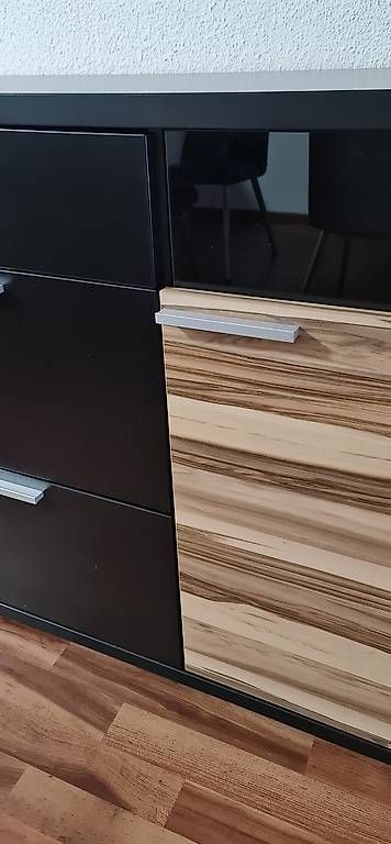 Cassettiere: Sideboard /kommode Echtholz, schwarz/holz-farbig – Usato da Ruggell venduto da amhu 1