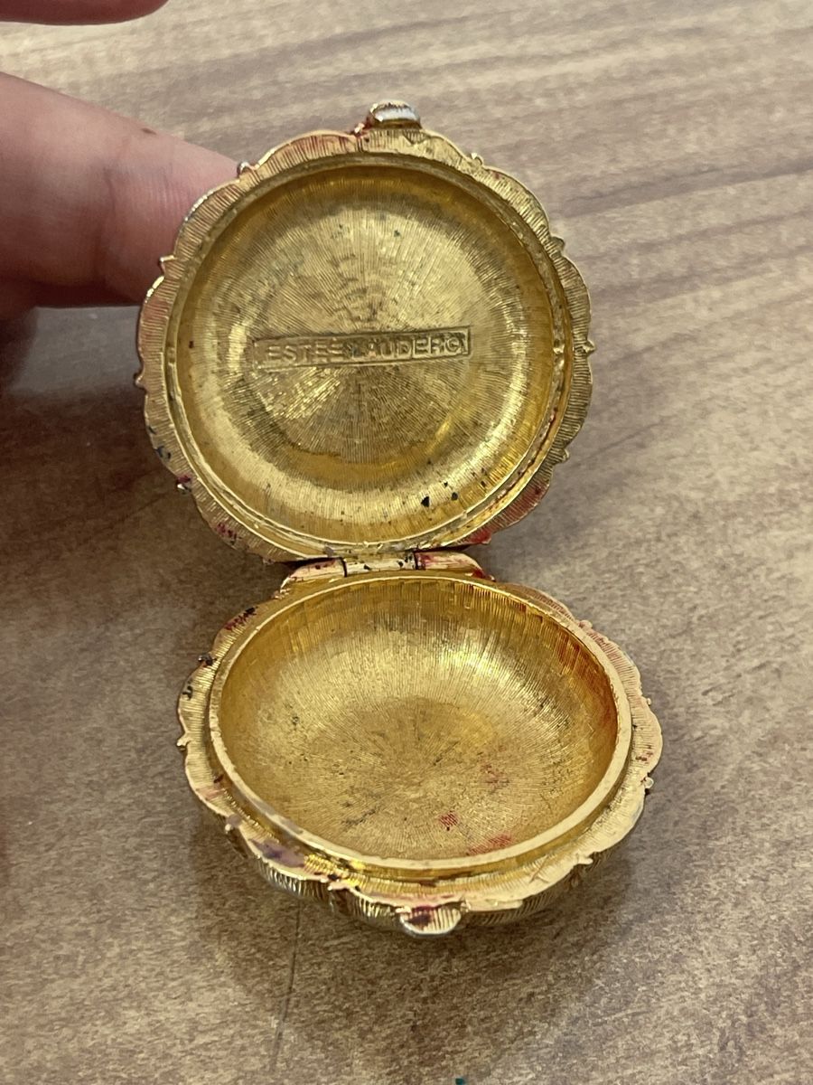Make-up: Estee Lauder compact coin Victoria Empress good condition – Usato da Schlieren venduto da Norauro 6