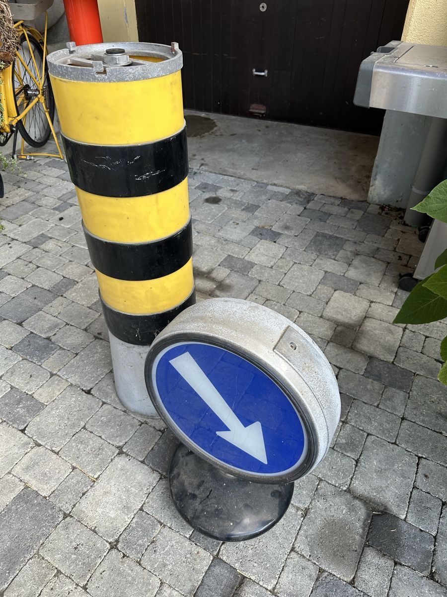 Elektronikbauteile: Verkehrszeichen – Gebraucht aus Barzheim von Hoger 2