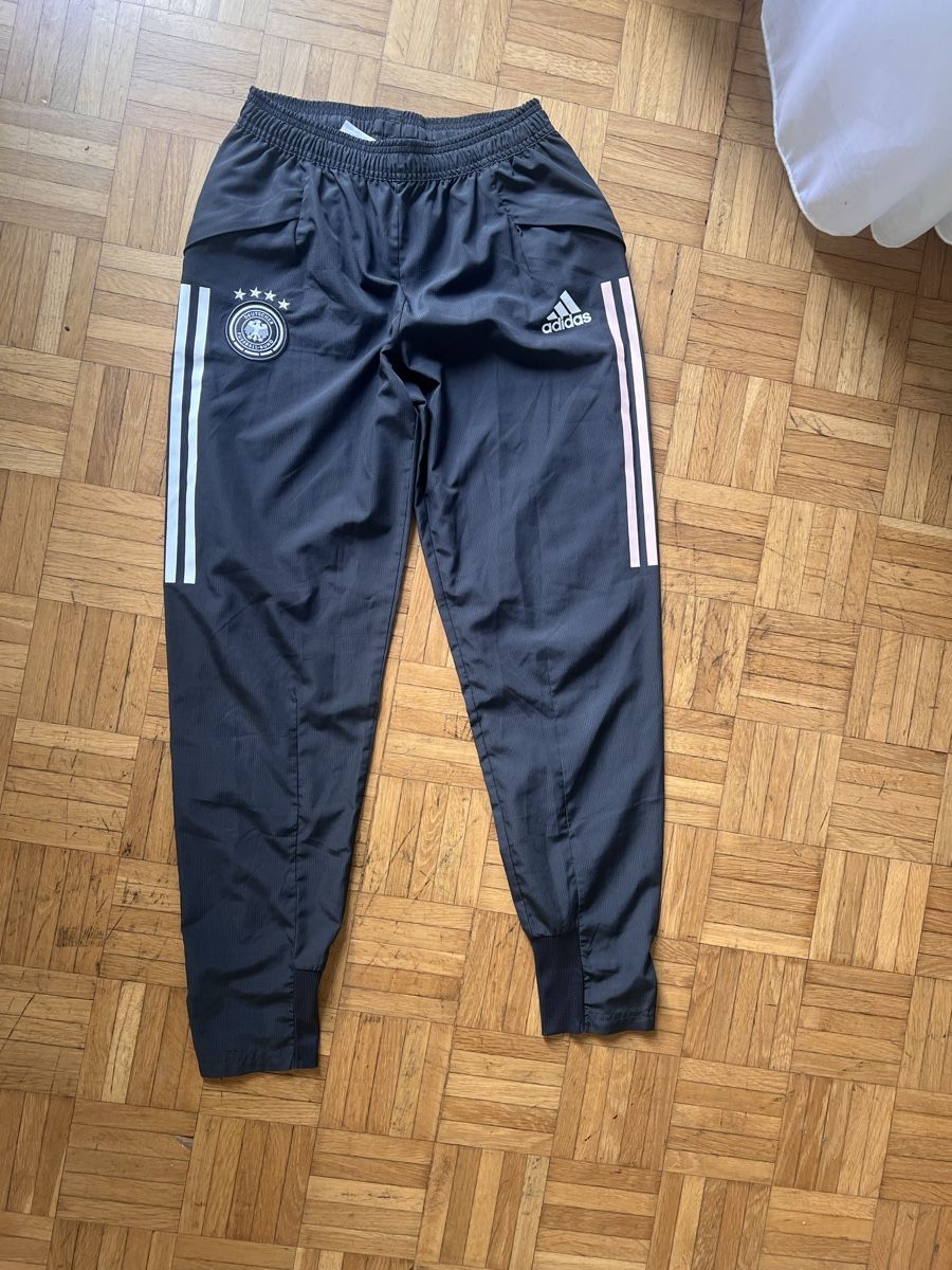 Adidas Pantaloni: Adidas pants / trousers  – Usato da Zug venduto da kar_vq6b