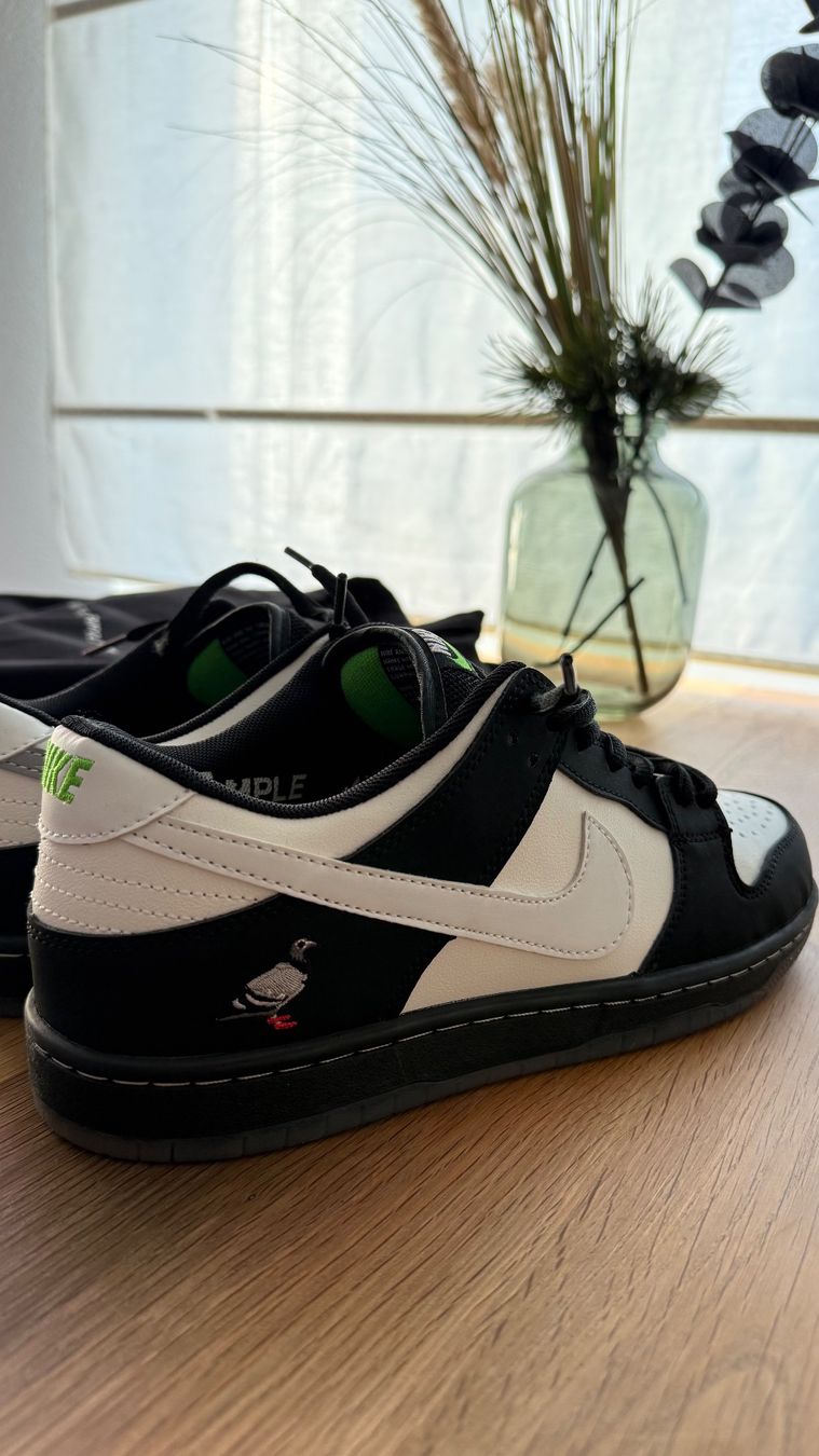 Nike Scarpe da uomo: Nike SB Dunk Low Panda Pigeon Gr. 45 – Nuovo (secondo la descrizione) da Hünenberg See venduto da Poli4 1