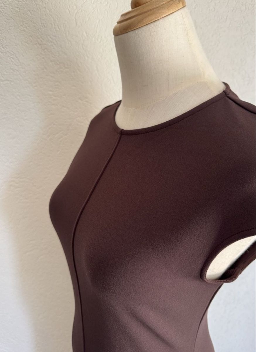 Vestiti: braunes tailliertes Kleid Größe S/robe ajustée marron S – Nuovo e nell'imballaggio originale da Veyras venduto da ValClasse 2