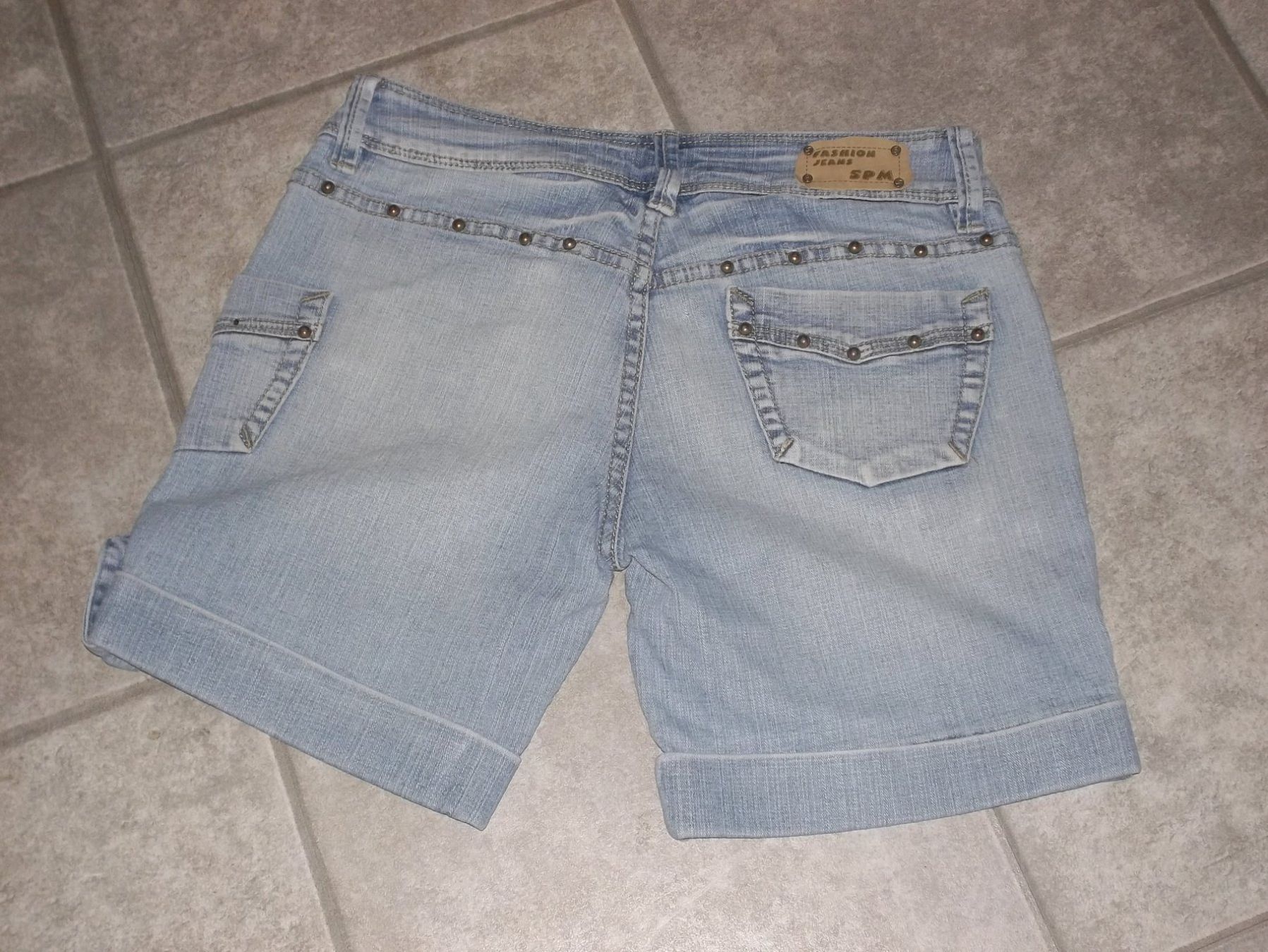 Jeans: 3 paar kurze Damen Jeans Grösse L – Usato da Kaltbrunn venduto da Cindy99 4