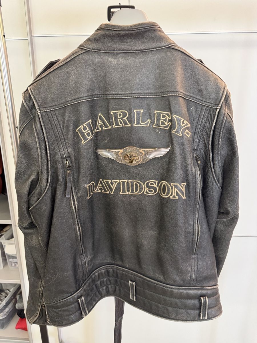 Harley-Davidson Jacken: Harley-Davidson Lederjacke 110th Anniversary Gr XL – Gebraucht aus Adliswil von Bellezza06