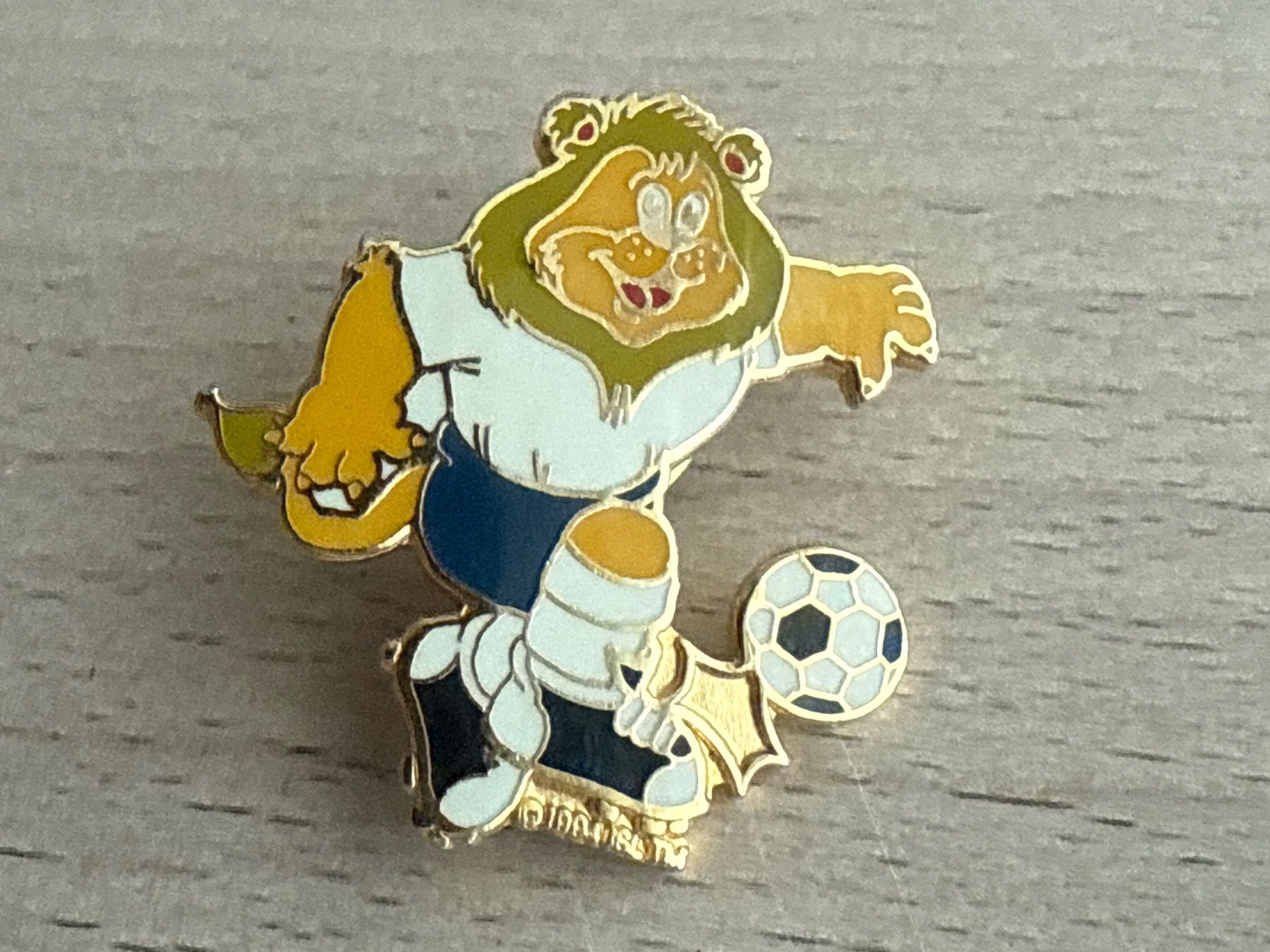 UEFA Plaquettes & Badges: Pin UEFA EURO 1996 – D'occasion à Glattbrugg par Schweigmatt