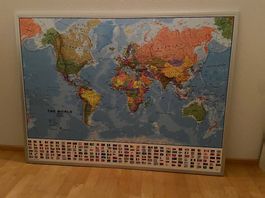 Neue hochqualitative Weltkarte mit Flaggenwand, pinnbar