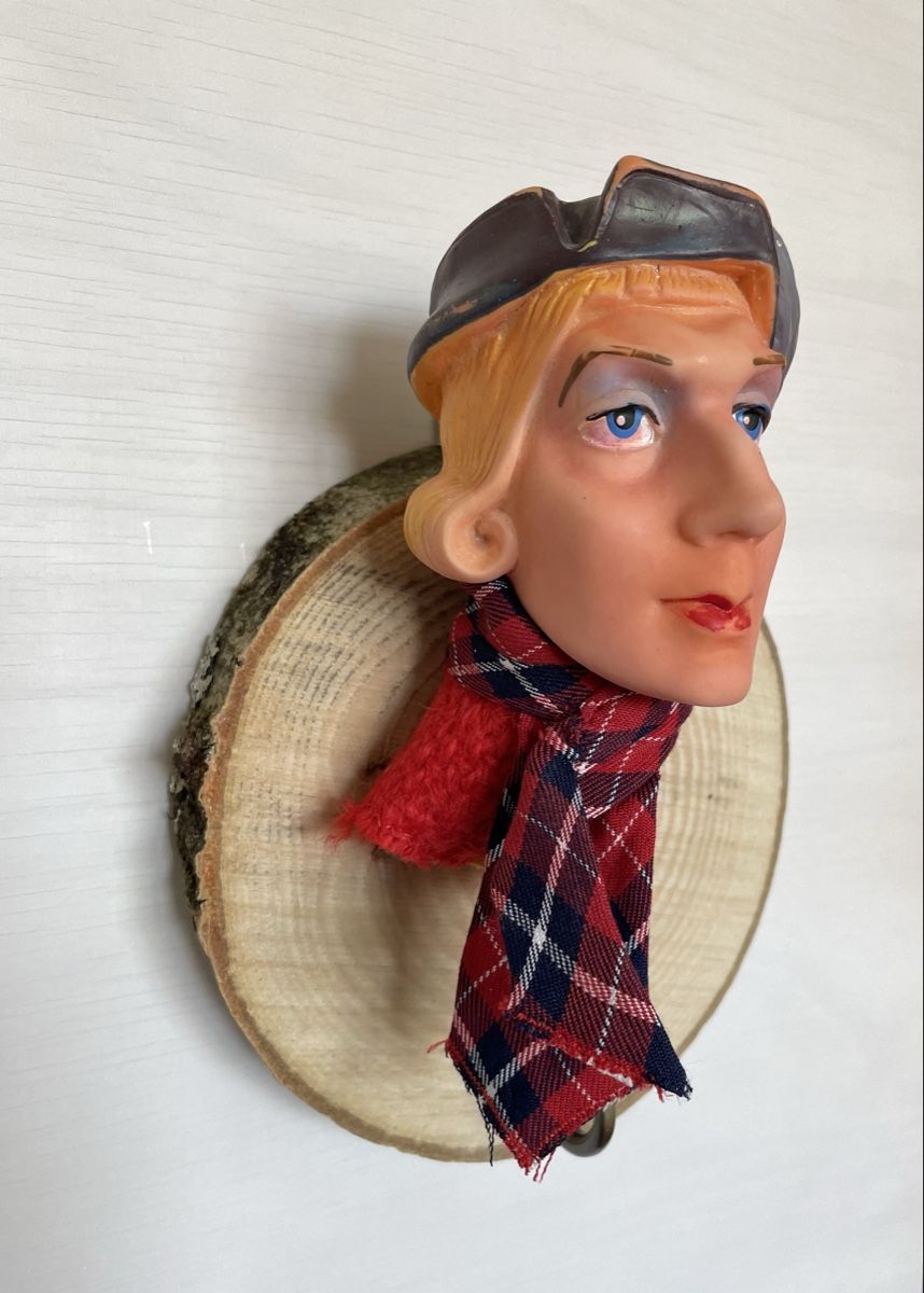 Porte manteau: Garderobe mit Kasperli Figur – D'occasion à Zürich par Refereefair