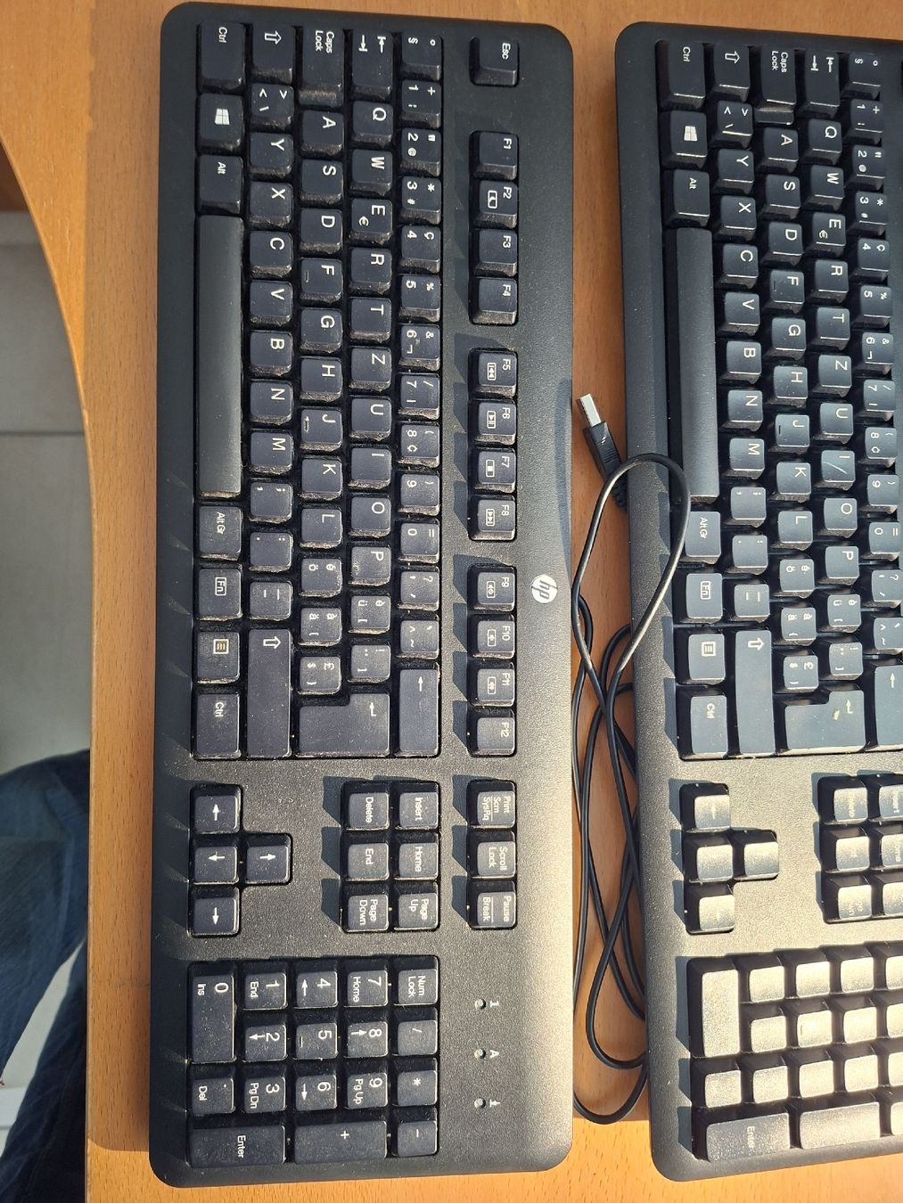 Hewlett Packard Tastiere: 2x HP Tastaturen CH Layout, gebraucht,  – Usato da Uster venduto da mak_mw2n 2
