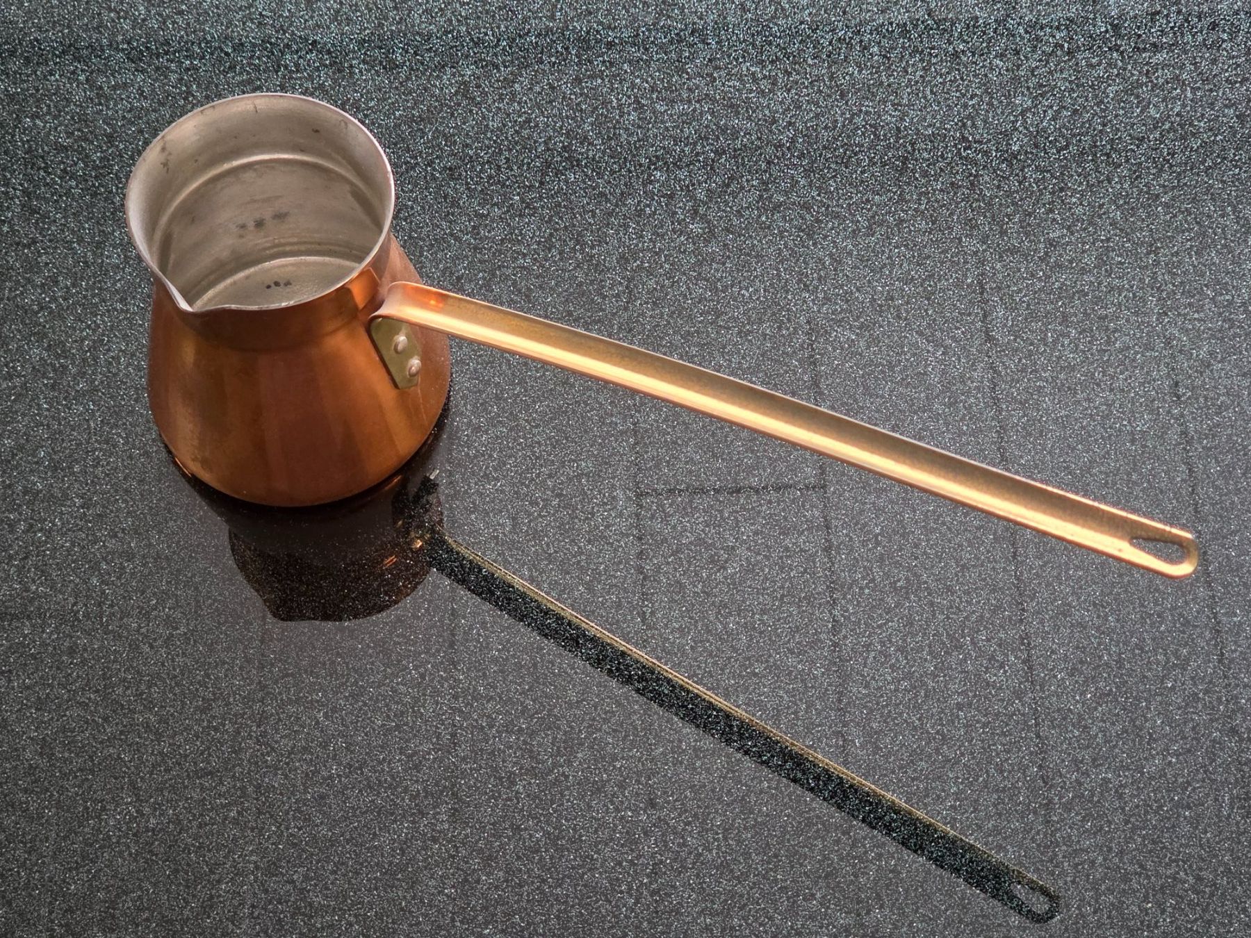 Teiere: Kupfer Kännchen mit langem Stiel – Usato da Obergerlafingen venduto da dede-SO