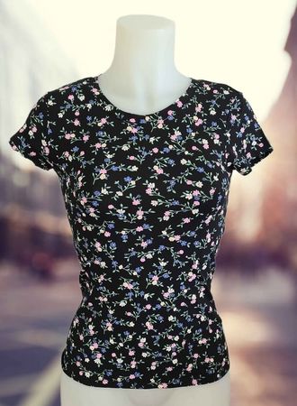 Bio T-Shirt mit Blumenmuster, Grösse 38 NEU