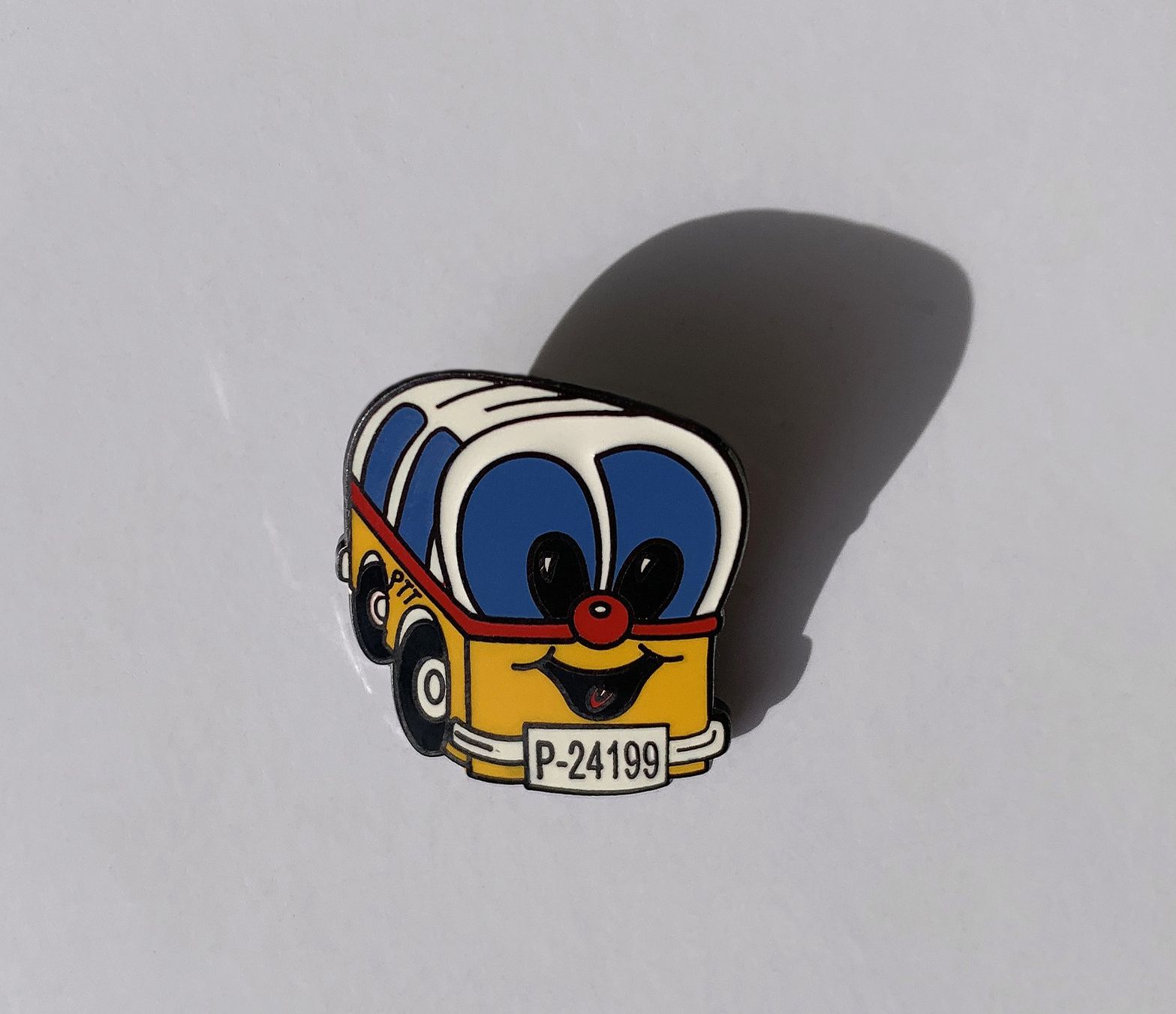 Placchette & Badge: Postauto Post PTT Plüsch Poschti Maskottchen Pin Anstecker – Nuovo (secondo la descrizione) da Bern venduto da AWiBe