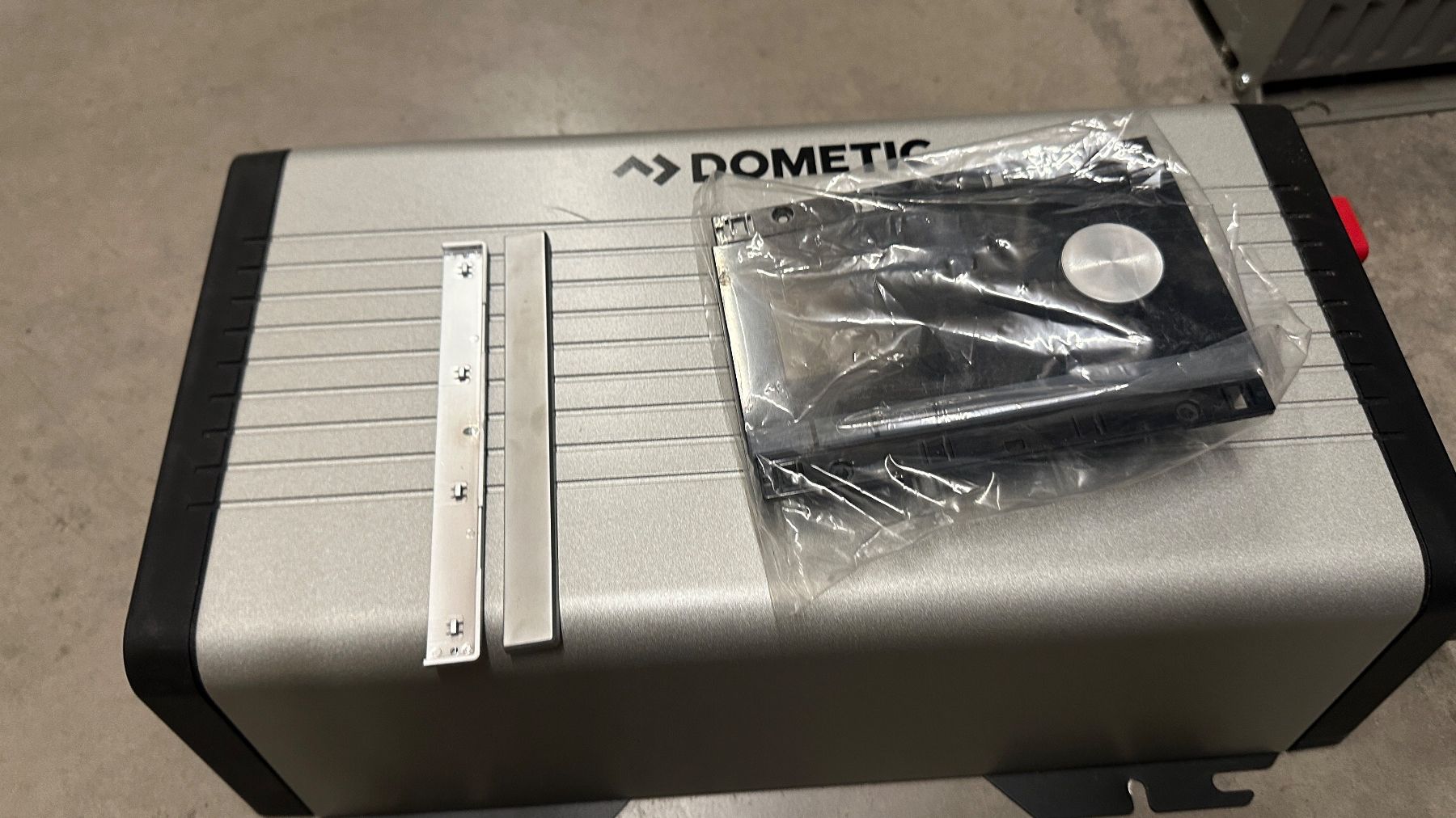 Inverter: Dometic Wechselrichter 1800 W mit Netzumschaltung DSP1812-T – Usato da Dottikon venduto da jo-br