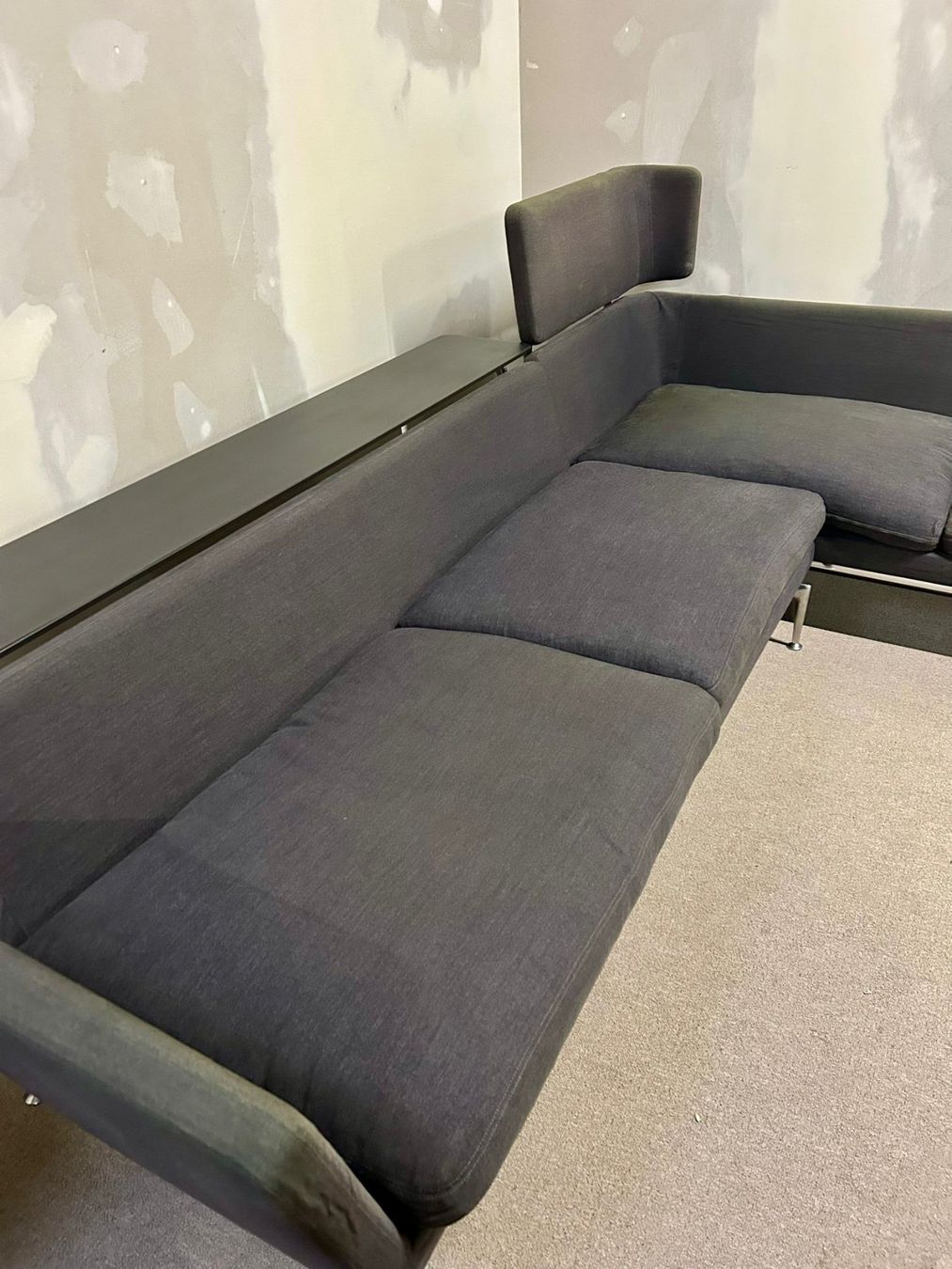 Vitra Divani: Vitra Suita Sofa, dunkelgrau modulares Ecksofa mit Ablage – Usato da Rickenbach ZH venduto da Insider-Boerse 5