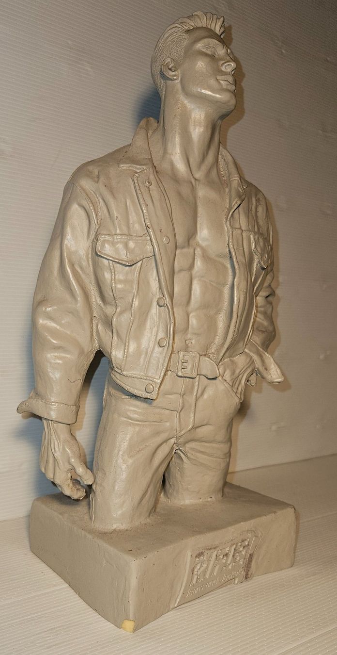 Statuette: Figur Jeans and Jackets Tonfigur ( Figuren ) – Usato da Münchenstein venduto da vitalfit 1