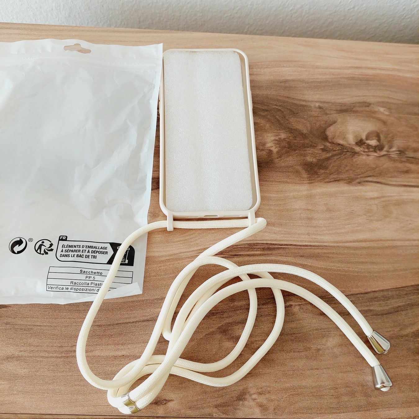 Cover & Protezioni schermo: Handyhülle iPhone 13 Pro Max mit dem Tragegurt Neu – Nuovo e nell'imballaggio originale da Zürich venduto da maj_76zn 1