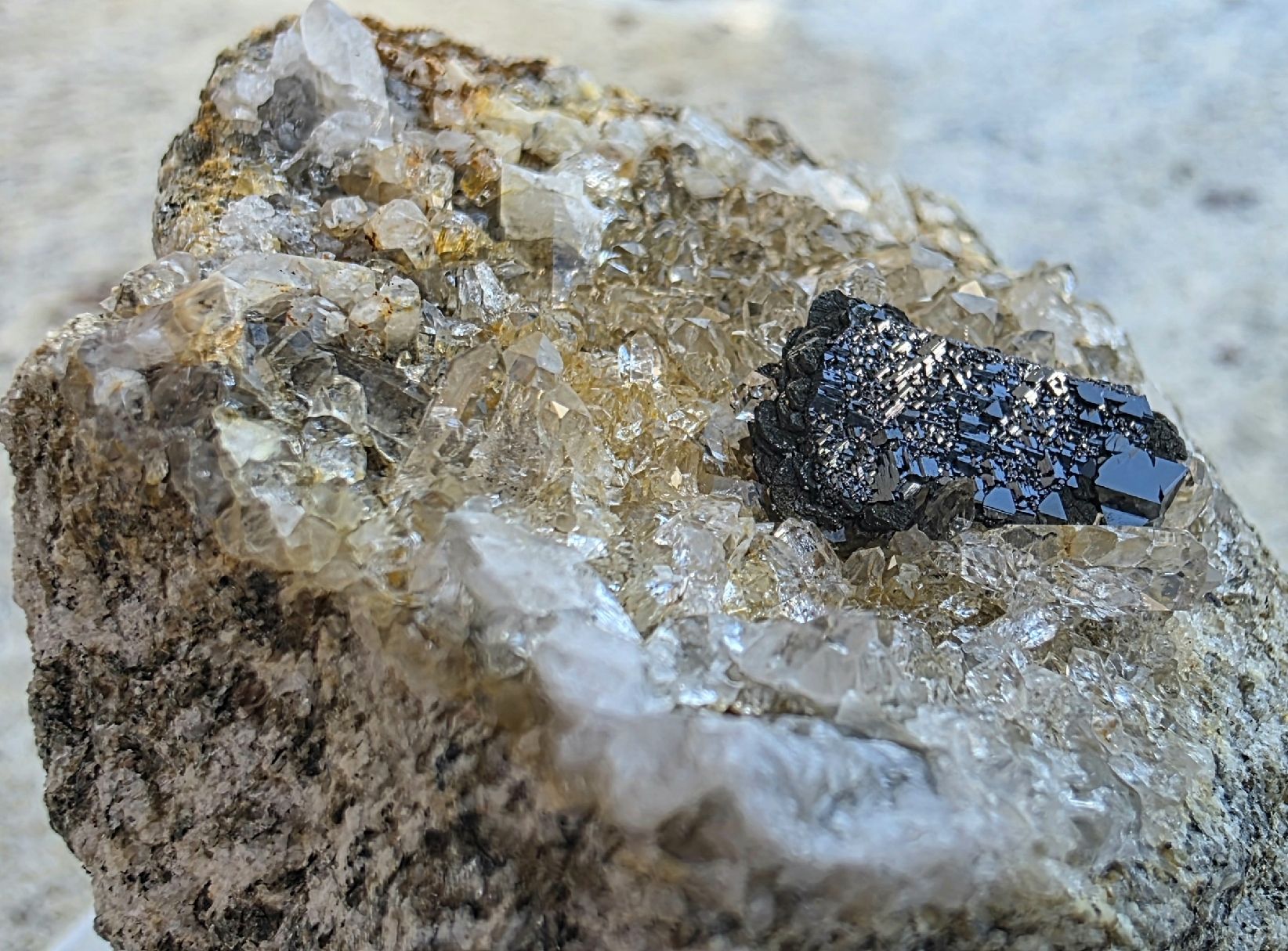 Mineralien & Heilsteine: Rutil Pseudomorphose nach Ilmenit. Mit Magnetit Binntal. – Gebraucht aus Glis von nbu_65ys 7
