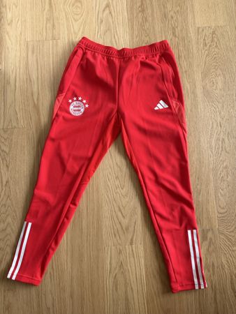 Trainingshose Adidas FC Bayern rot neuwertiger Zustand